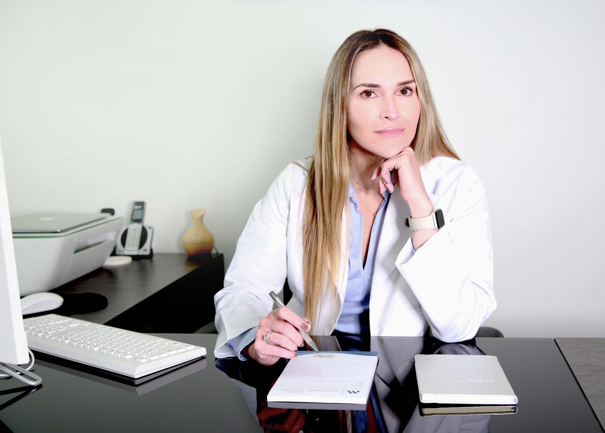 Dra. María Juliana Arcila en su consultorio